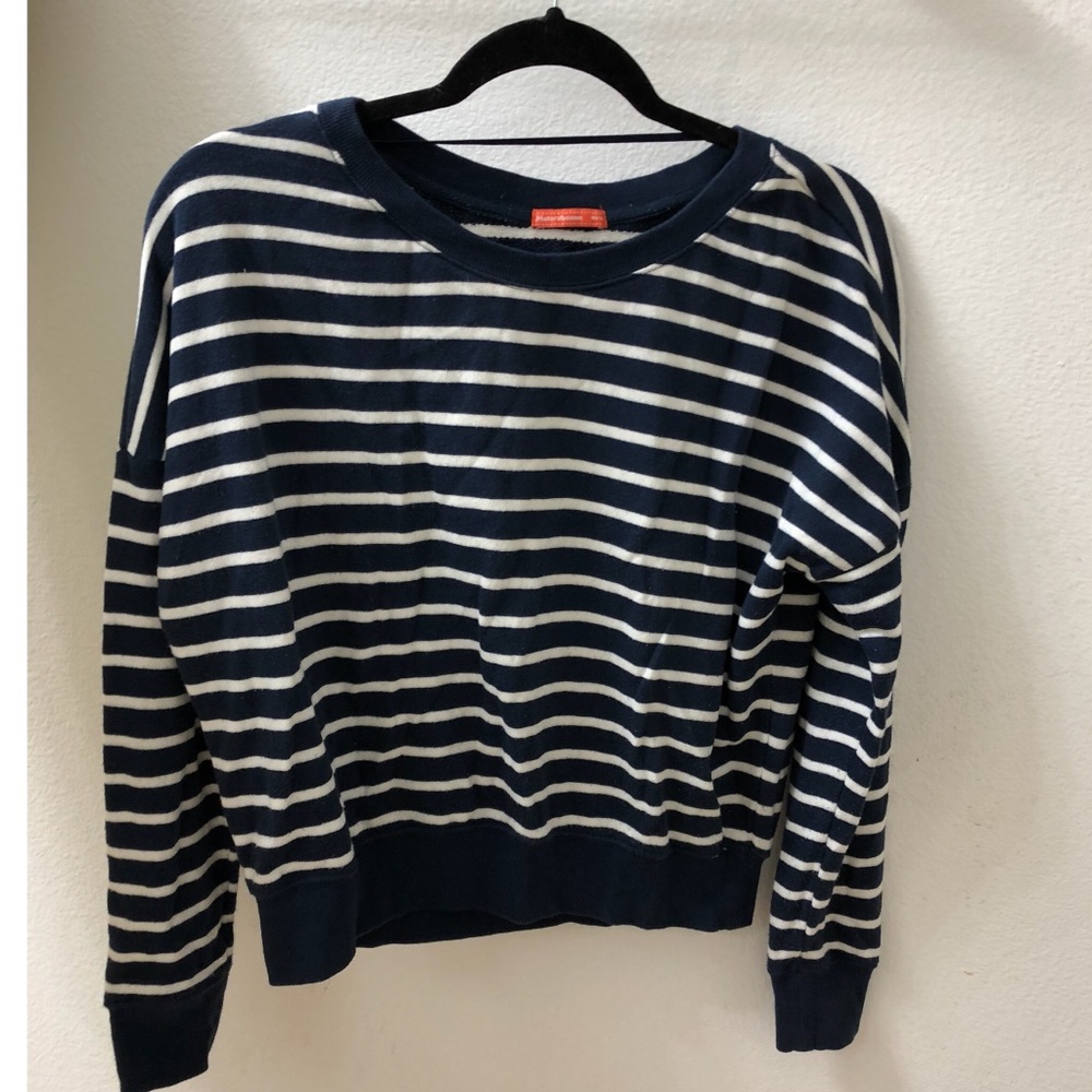 super cute short sweatshirt